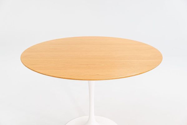 2009 Tulip Dining Table, Model 173O by Eero Saarinen for Knoll in White with Light Oak 42 inch Top Hot on Sale