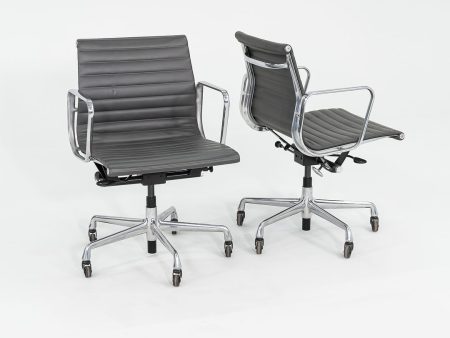 2017 Herman Miller Eames EAG Aluminum Group Management Chair in Dark Grey Leather with Pneumatic Lift 4x Available For Discount