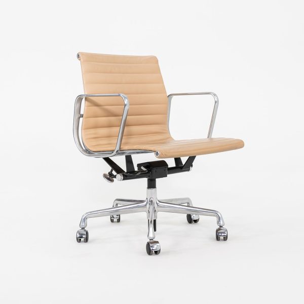 2014 Herman Miller Eames Aluminum Group Management Desk Chairs in Beige Leather with Pneumatic Base 12+ Available Supply