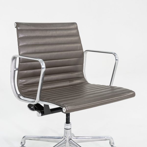 2013 Herman Miller Eames Aluminum Group Desk Chairs in Brown 12+ Available Fashion