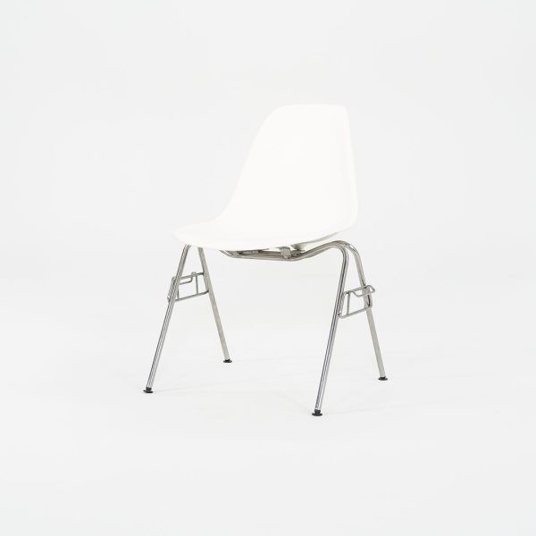 2015 Herman Miller Stacking Eames Plastic Side   Dining Shell Chairs in White 10x Available on Sale