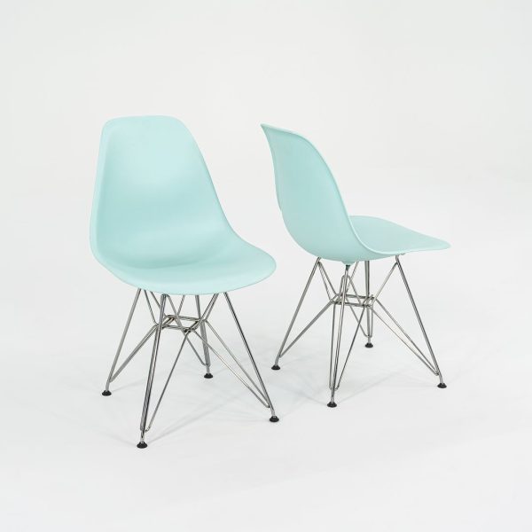 2018 Herman Miller Eames Plastic Dining Shell Chair with Eiffel Base in Aqua Sky Blue 3x available Discount