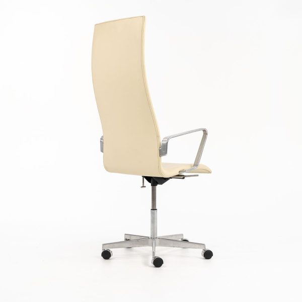 2008 Oxford Chair Model 3272 by Arne Jacobsen for Fritz Hansen in Ivory Leather 10x Available Fashion