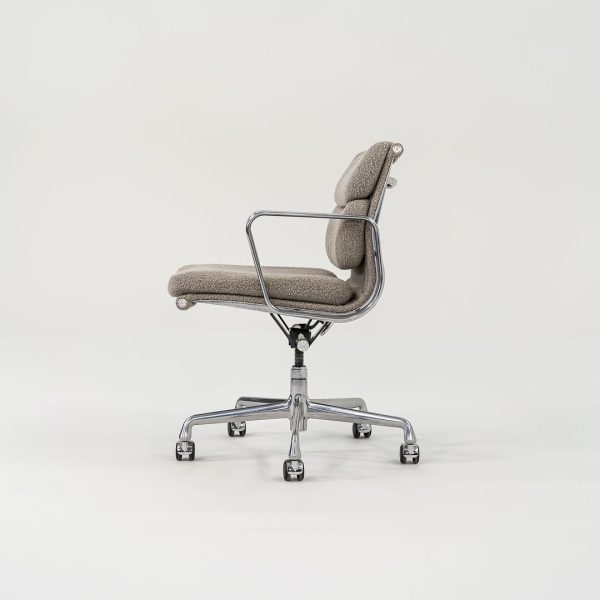 2003 Soft Pad Management Chair, EA435 by Ray and Charles Eames for Herman Miller in Grey Boucle 3x Available Discount