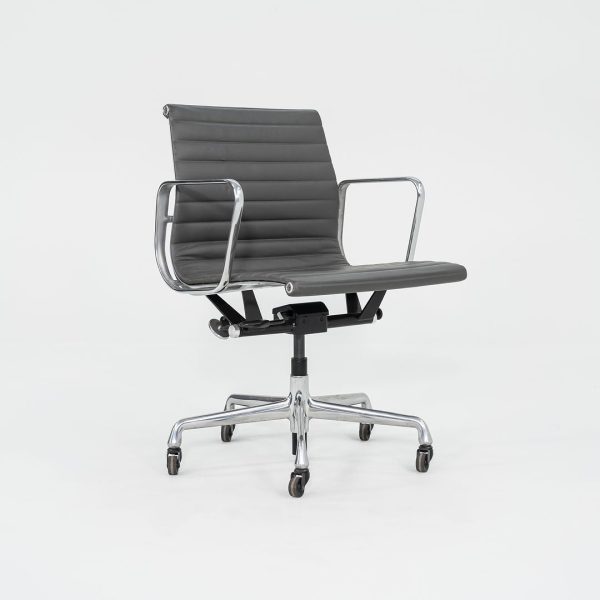 2017 Herman Miller Eames EAG Aluminum Group Management Chair in Dark Grey Leather with Pneumatic Lift 4x Available For Discount