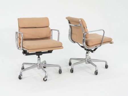 1996 Eames Soft Pad Management Chair, EA435 by Ray and Charles Eames for Herman Miller in Tan Hopsack Fabric 6x Available on Sale