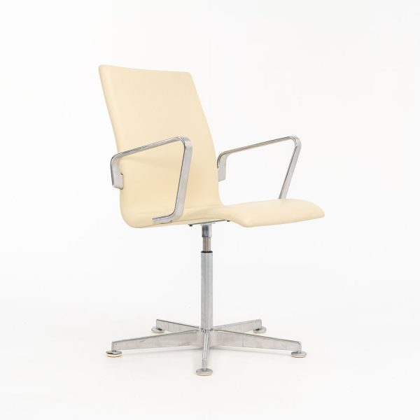 2008 Oxford Chair, Model 3291W by Arne Jacobsen for Fritz Hansen in Ivory Leather 6x Available Online Hot Sale