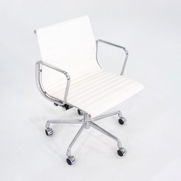 2010s Herman Miller Eames Aluminum Group Management Desk Chair in White Leather 3x Available Fashion