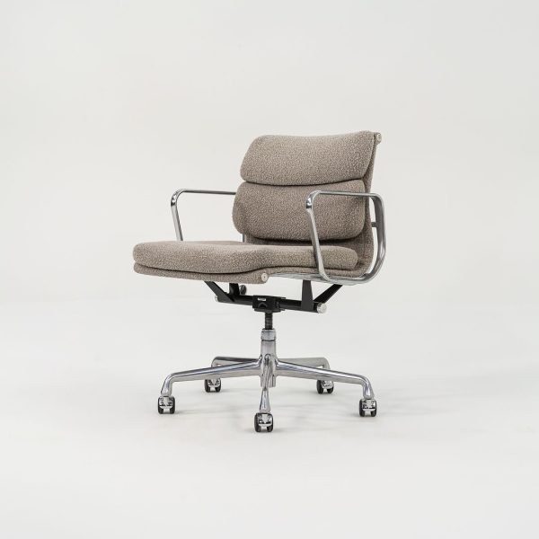 2003 Soft Pad Management Chair, EA435 by Ray and Charles Eames for Herman Miller in Grey Boucle 3x Available Discount