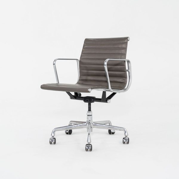 2013 Herman Miller Eames Aluminum Group Desk Chairs in Brown 12+ Available Fashion