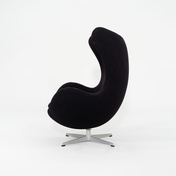 1967 Arne Jacobsen for Fritz Hansen Egg Chair and Ottoman in Black Fabric For Cheap