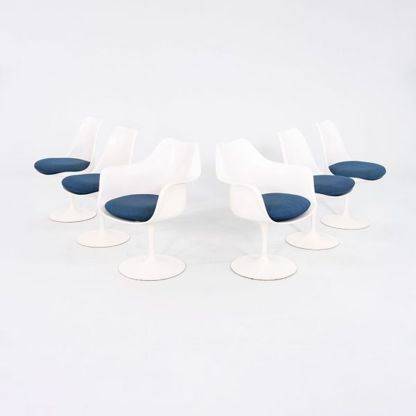 1960s Set of Six Eero Saarinen for Knoll Tulip Dining Arm and Side Chairs on Sale