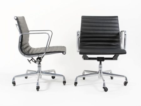 2010s Herman Miller Eames Aluminum Group Management Desk Chair Black Leather 6x Available Sale