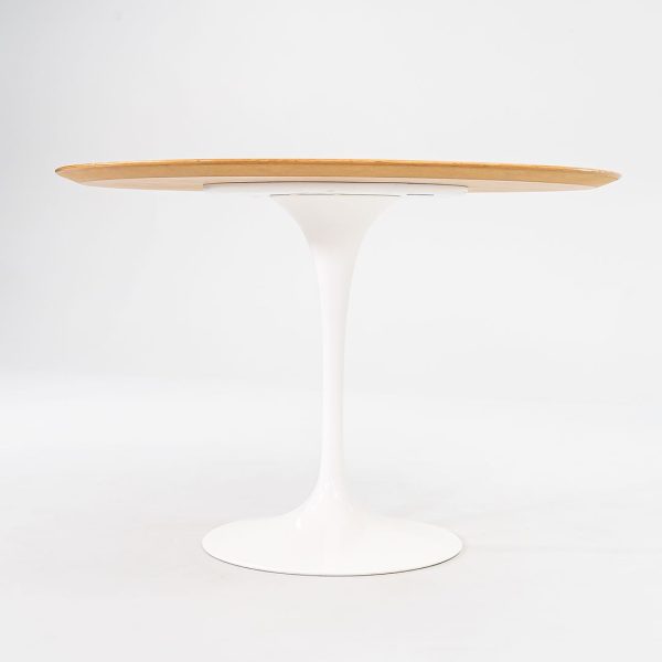 2009 Tulip Dining Table, Model 173O by Eero Saarinen for Knoll in White with Light Oak 42 inch Top #2 Fashion