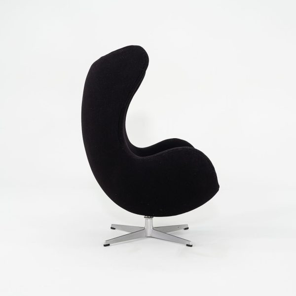 1967 Arne Jacobsen for Fritz Hansen Egg Chair and Ottoman in Black Fabric For Cheap