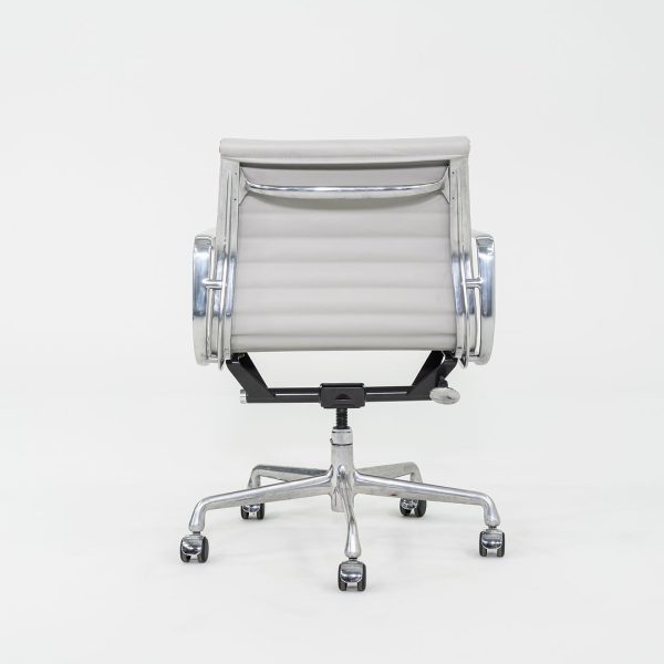 2010s Herman Miller Eames Aluminum Group Management Desk Chair in Grey Leather For Discount