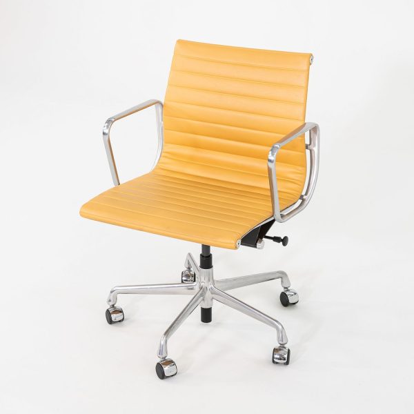 2014 Herman Miller Eames Aluminum Group Management Desk Chairs in Tan Leather 12+ Available For Sale