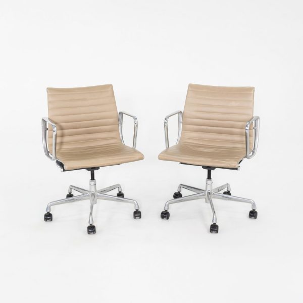 2007 Herman Miller Eames Aluminum Group Management Desk Chairs in Beige Leather 2x Available Hot on Sale