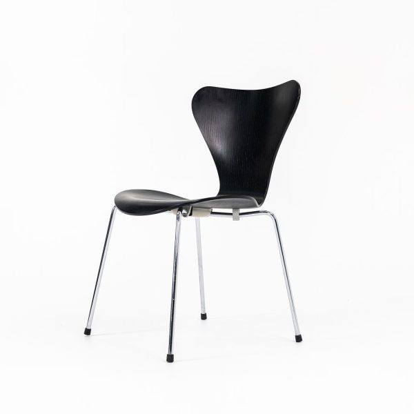 1998 Series 7 Chair, Model 3107 by Arne Jacobsen for Fritz Hansen in Ebonized Ash 15x Available Online Hot Sale