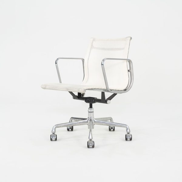 2009 Herman Miller Aluminum Group Management Mesh Desk Chairs in White Mesh 12+ Available Fashion