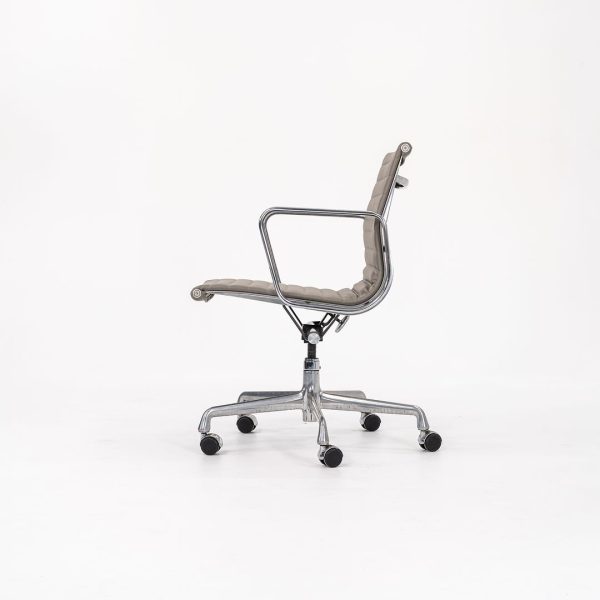 2010s Herman Miller Eames Aluminum Group Management Desk Chair in Greige leather Fashion