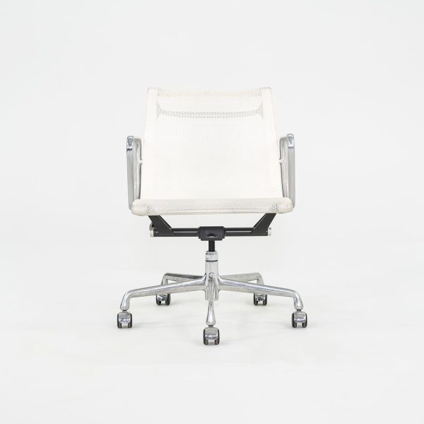 2009 Herman Miller Aluminum Group Management Mesh Desk Chairs in White Mesh 12+ Available Fashion