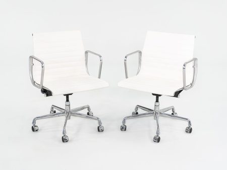 2022 Eames Aluminum Group Management Desk Chair in White Sequel Upholstery 10x Available Fashion