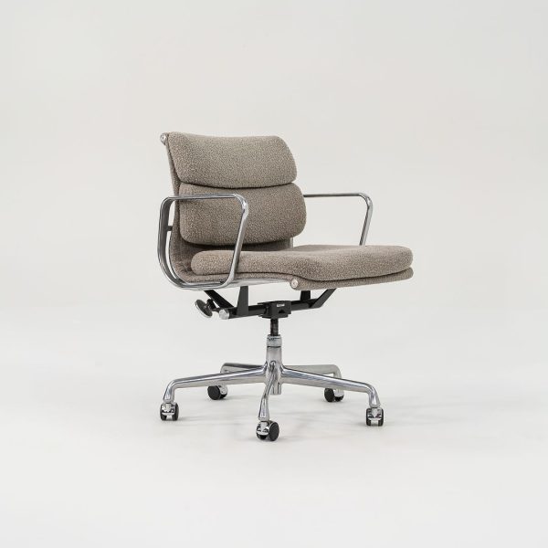 2003 Soft Pad Management Chair, EA435 by Ray and Charles Eames for Herman Miller in Grey Boucle 3x Available Discount