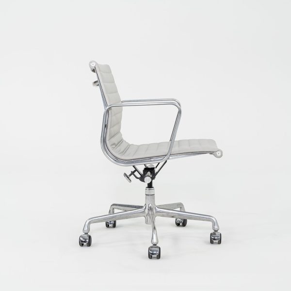 2010s Herman Miller Eames Aluminum Group Management Desk Chair in Grey Leather For Discount