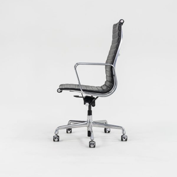 2014 Aluminum Group Executive Desk Chair by Charles and Ray Eames for Herman Miller with Pneumatic Bases and Black Leather Fashion