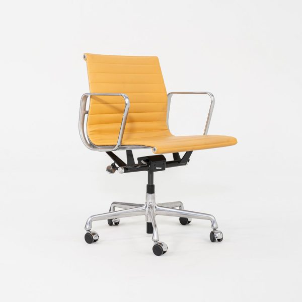 2014 Herman Miller Eames Aluminum Group Management Desk Chairs in Tan Leather 12+ Available For Sale