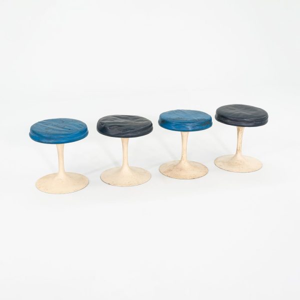 1960s Eero Saarinen for Knoll 152 White Tulip Stools 4x Available on Sale