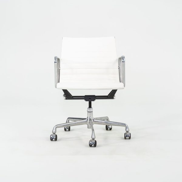 2010s Herman Miller Eames Aluminum Management Desk Chair in Light White Naugahyde Discount