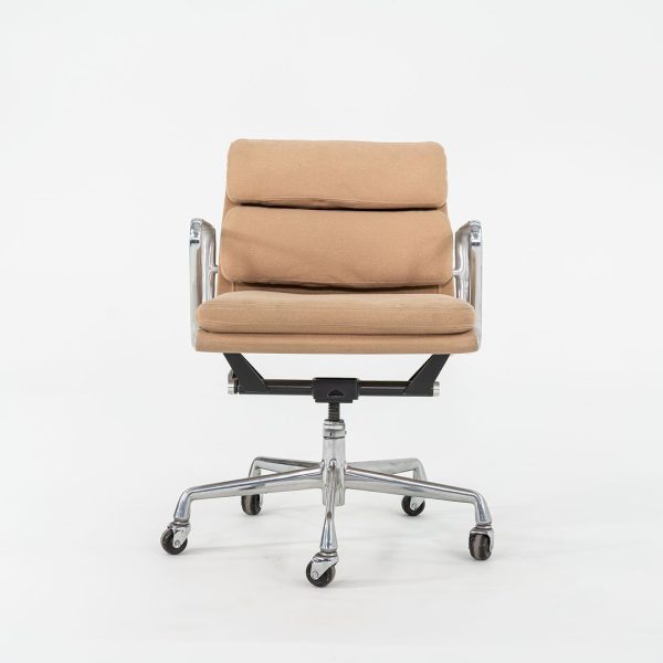 1996 Eames Soft Pad Management Chair, EA435 by Ray and Charles Eames for Herman Miller in Tan Hopsack Fabric 6x Available on Sale