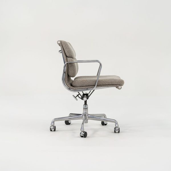 2003 Soft Pad Management Chair, EA435 by Ray and Charles Eames for Herman Miller in Grey Boucle 3x Available Discount