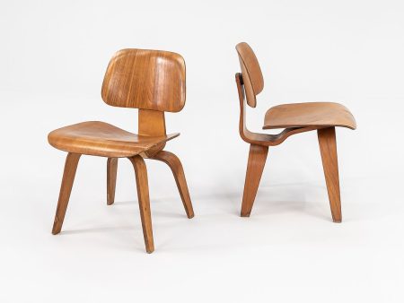 1946 DCW Chair by Ray and Charles Eames for Evans Products Company in Calico Ash Sale