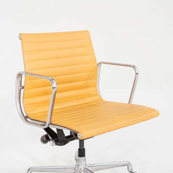 2014 Herman Miller Eames Aluminum Group Management Desk Chairs in Tan Leather 12+ Available For Sale