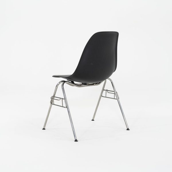 2015 Herman Miller Stacking Eames Plastic Side Shell Dining Chairs in Black 8x Available on Sale