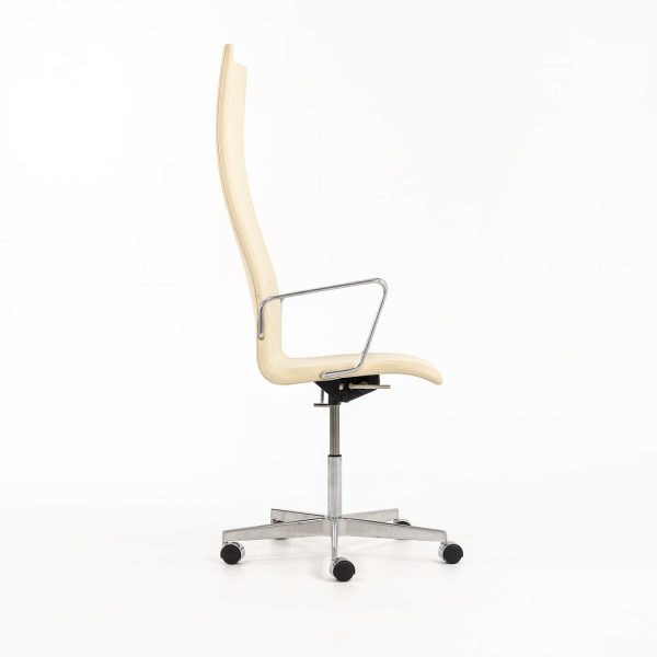 2008 Oxford Chair Model 3272 by Arne Jacobsen for Fritz Hansen in Ivory Leather 10x Available Fashion