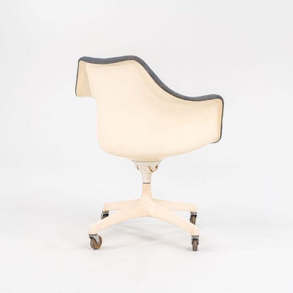 1960s Executive Desk Chair, Model 150UDS by Eero Saarinen for Knoll in Fiberglass, Aluminum, and Blue Fabric, 6x Available Online Hot Sale